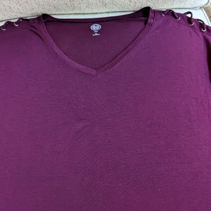 Juniors SO brand V-neck T-shirt with Lace up arm Size XXS Color Wine
